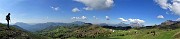 34 Dalla dorsale del Sodadura vista panoramica sui Piani di Artavaggio e verso Resegone, Grigne, Campelli